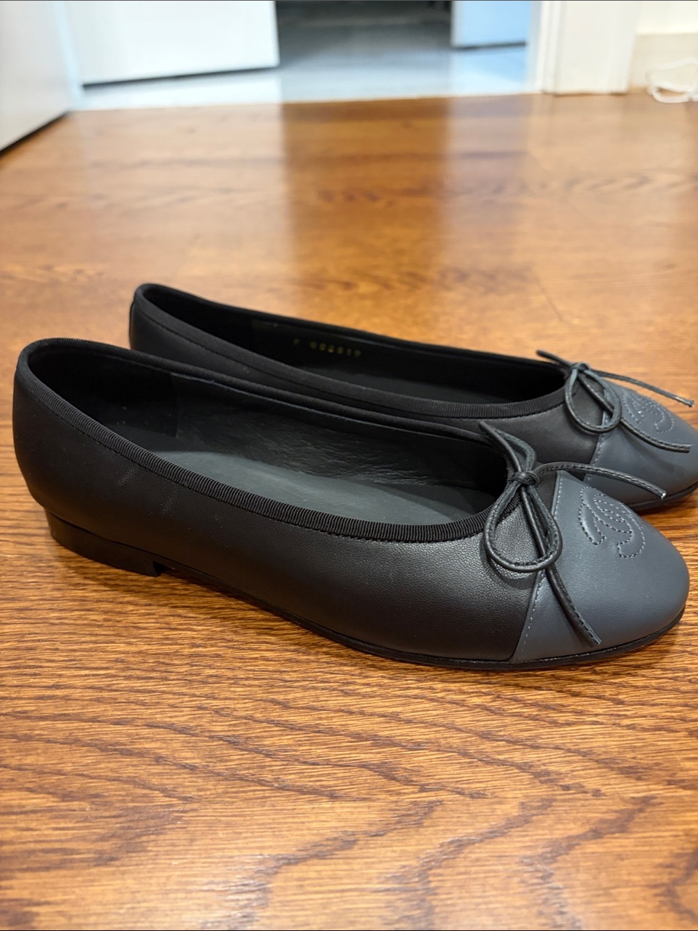 Black Women's Ballet Flats with Bow